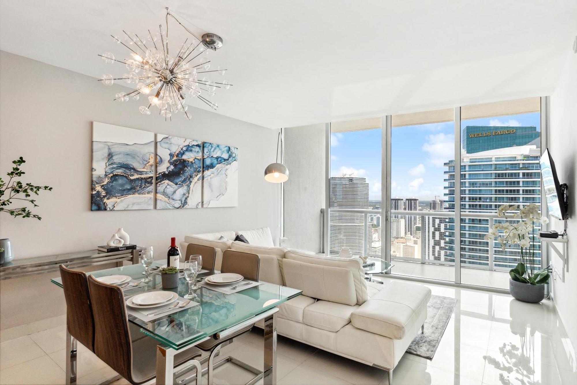 Sky-high Comfort! 49th Floor With Panoramic Views
